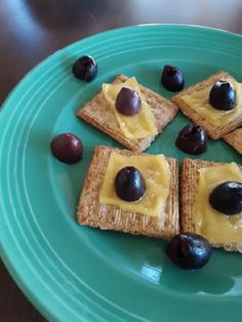 Vegan Cheesy Kalamata Olive Triscuits